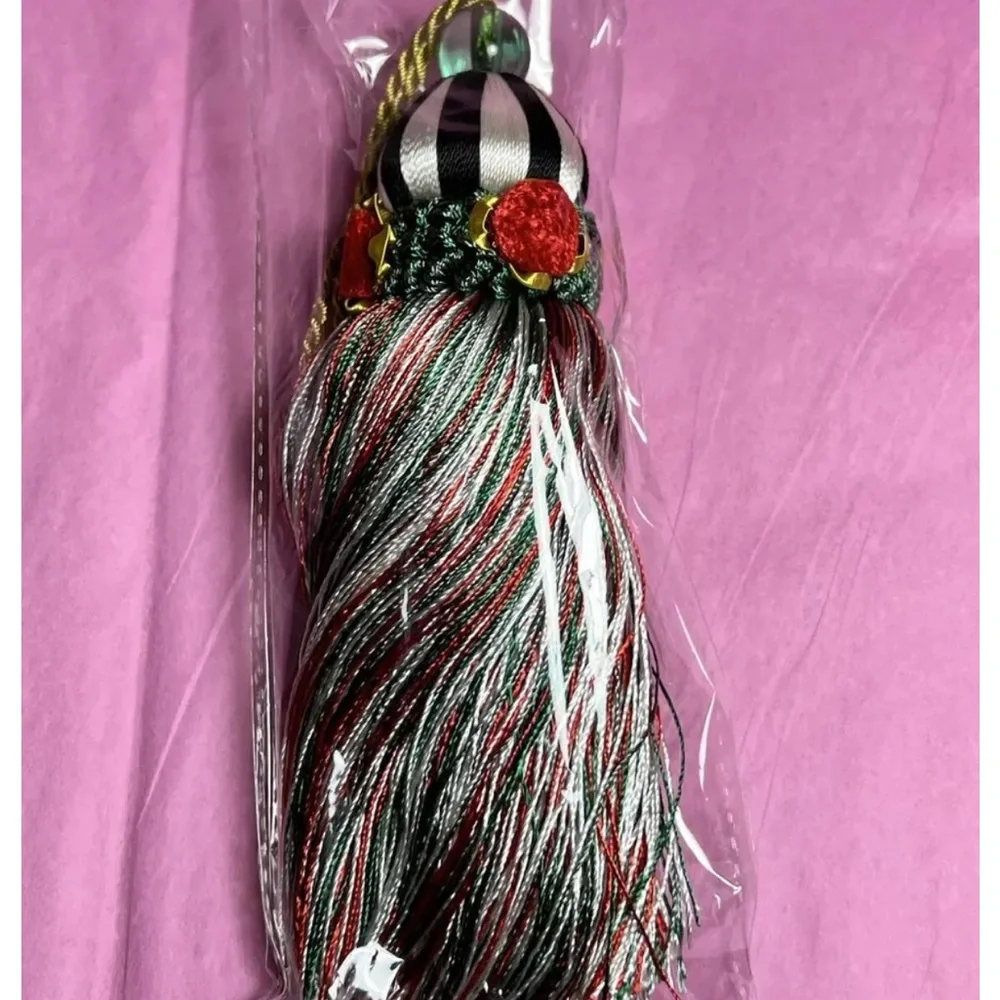 Mackenzie tassel new in box - Picture 2 of 2